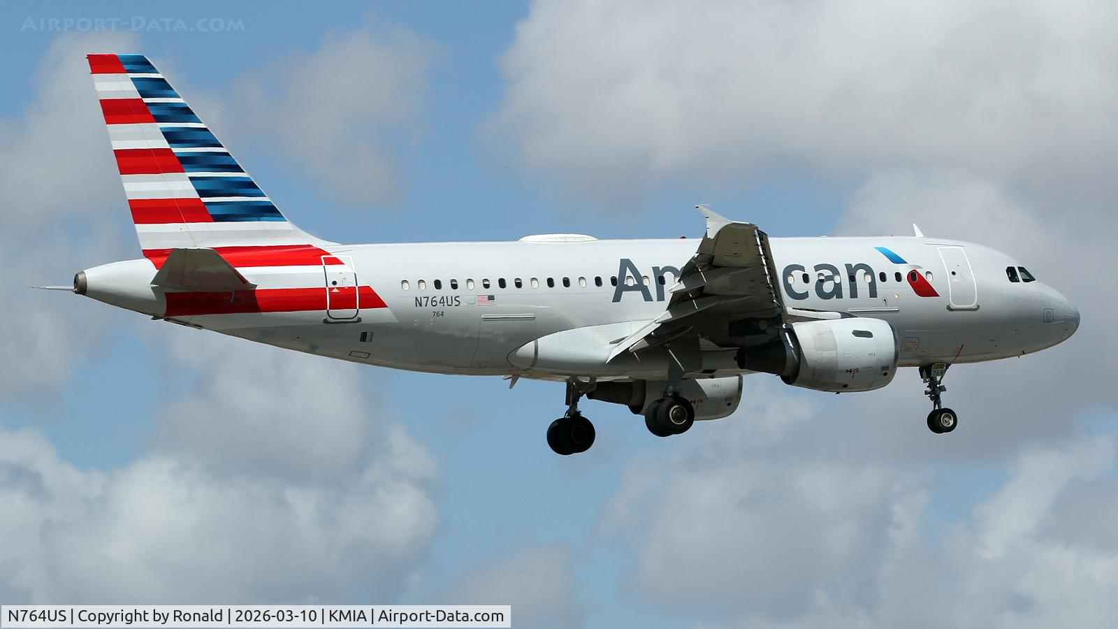 Aircraft N764US, 2000 Airbus A319-112, c/n 1369, at mia, at KMIA, photo by Ronald