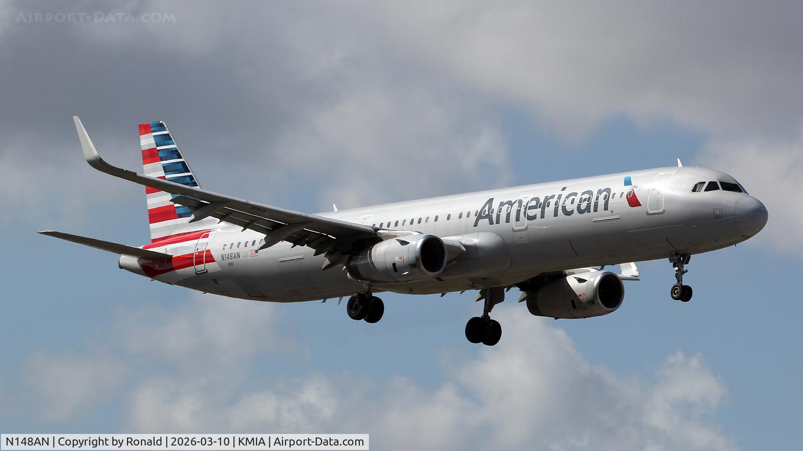 Aircraft N148AN, 2015 Airbus A321-231, c/n 6790, at mia, at KMIA, photo by Ronald