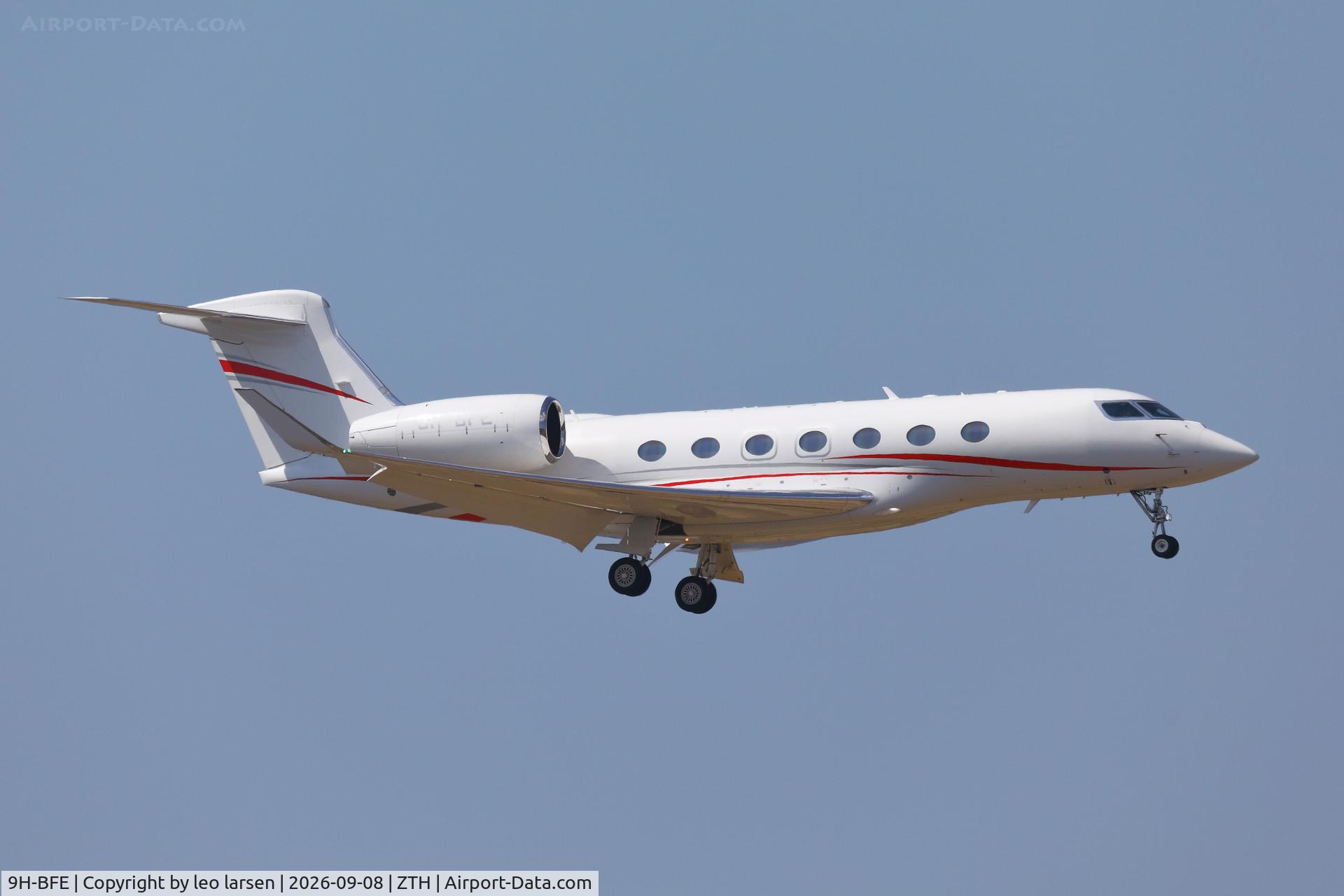 Aircraft 9H-BFE, 2018 Gulfsteam Aerospace G500 (G-VII), c/n 72032, Zakynthos 8.9.2026, at ZTH, photo by leo larsen