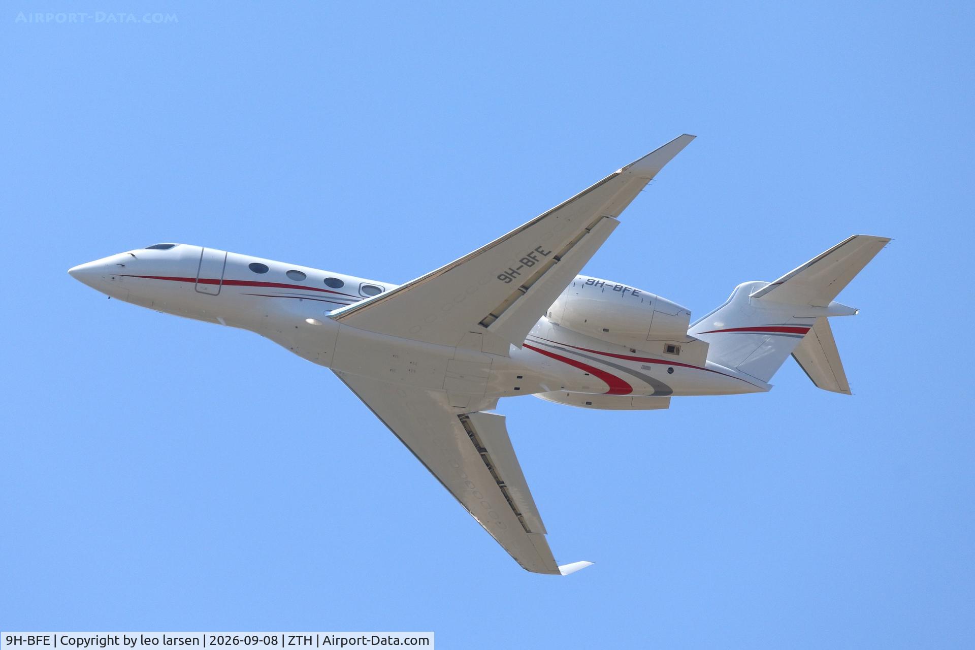 Aircraft 9H-BFE, 2018 Gulfsteam Aerospace G500 (G-VII), c/n 72032, Zakynthos 8.9.2026, at ZTH, photo by leo larsen