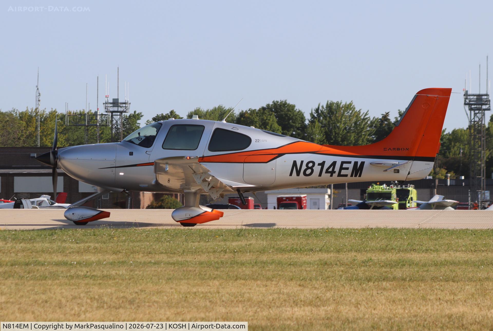 Aircraft N814EM, 2015 Cirrus SR22, c/n 4184, Cirrus SR22, at KOSH, photo by MarkPasqualino