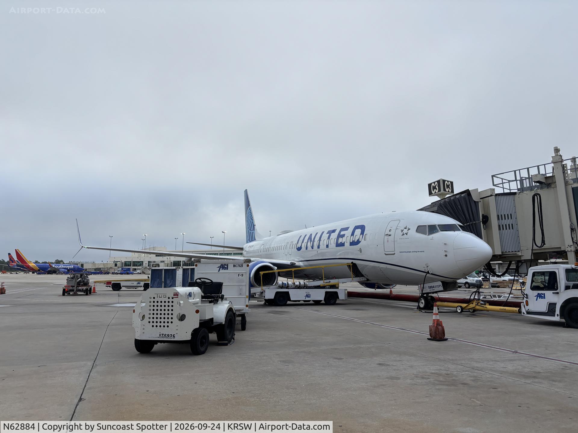 Aircraft N62884, 2015 Boeing 737-924/ER, c/n 42203 l/n 5467, United B739 sits at the gate at RSW, at KRSW, photo by Suncoast Spotter