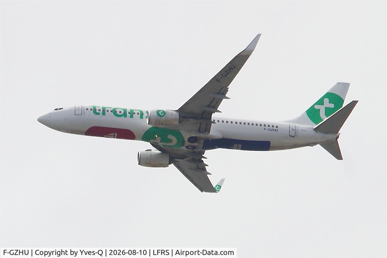 Aircraft F-GZHU, 2015 Boeing 737-8K2, c/n 41352 l/n 5491, Boeing 737-8K2, long approach rwy 21, Nantes-Atlantique airport (LFRS-NTE), at LFRS, photo by Yves-Q
