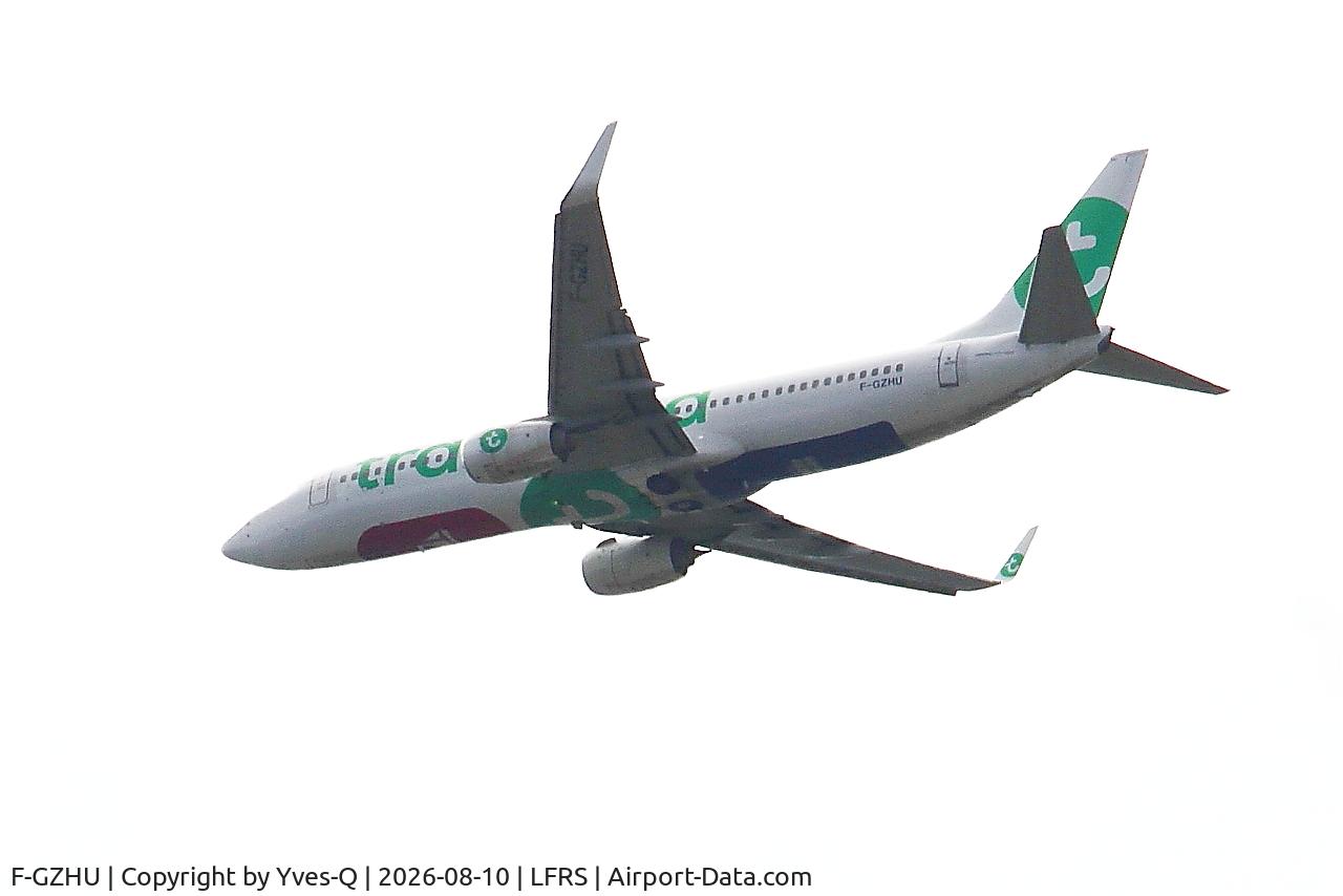 Aircraft F-GZHU, 2015 Boeing 737-8K2, c/n 41352 l/n 5491, Boeing 737-8K2, long approach rwy 21, Nantes-Atlantique airport (LFRS-NTE), at LFRS, photo by Yves-Q