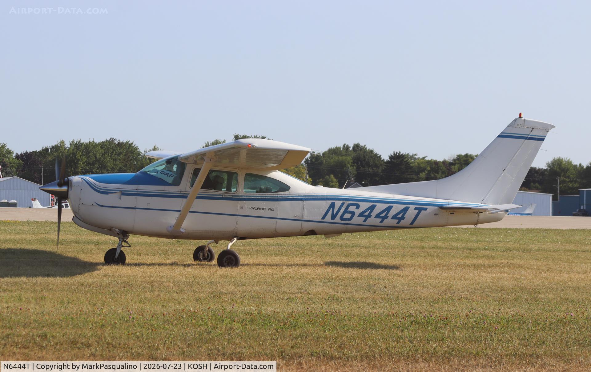 Aircraft N6444T, 1985 Cessna R182 Skylane RG, c/n R18202026, Cessna R182, at KOSH, photo by MarkPasqualino