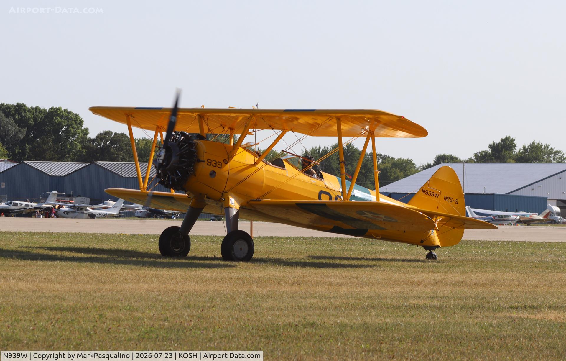 Aircraft N939W, 1943 Boeing E75, c/n 75-5231, Stearman, at KOSH, photo by MarkPasqualino