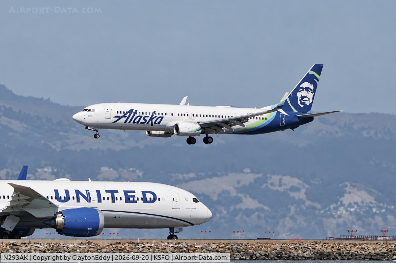 Aircraft N293AK, 2018 Boeing 737-990/ER, c/n 64302 l/n 7196, SFO 2026, at KSFO, photo by ClaytonEddy