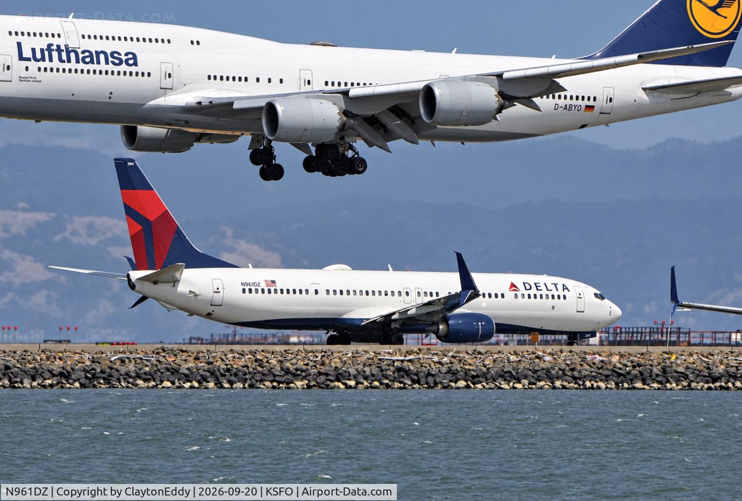 Aircraft N961DZ, 2014 Boeing 737-9GP/ER, c/n 39878 l/n 5096, SFO 2026, at KSFO, photo by ClaytonEddy