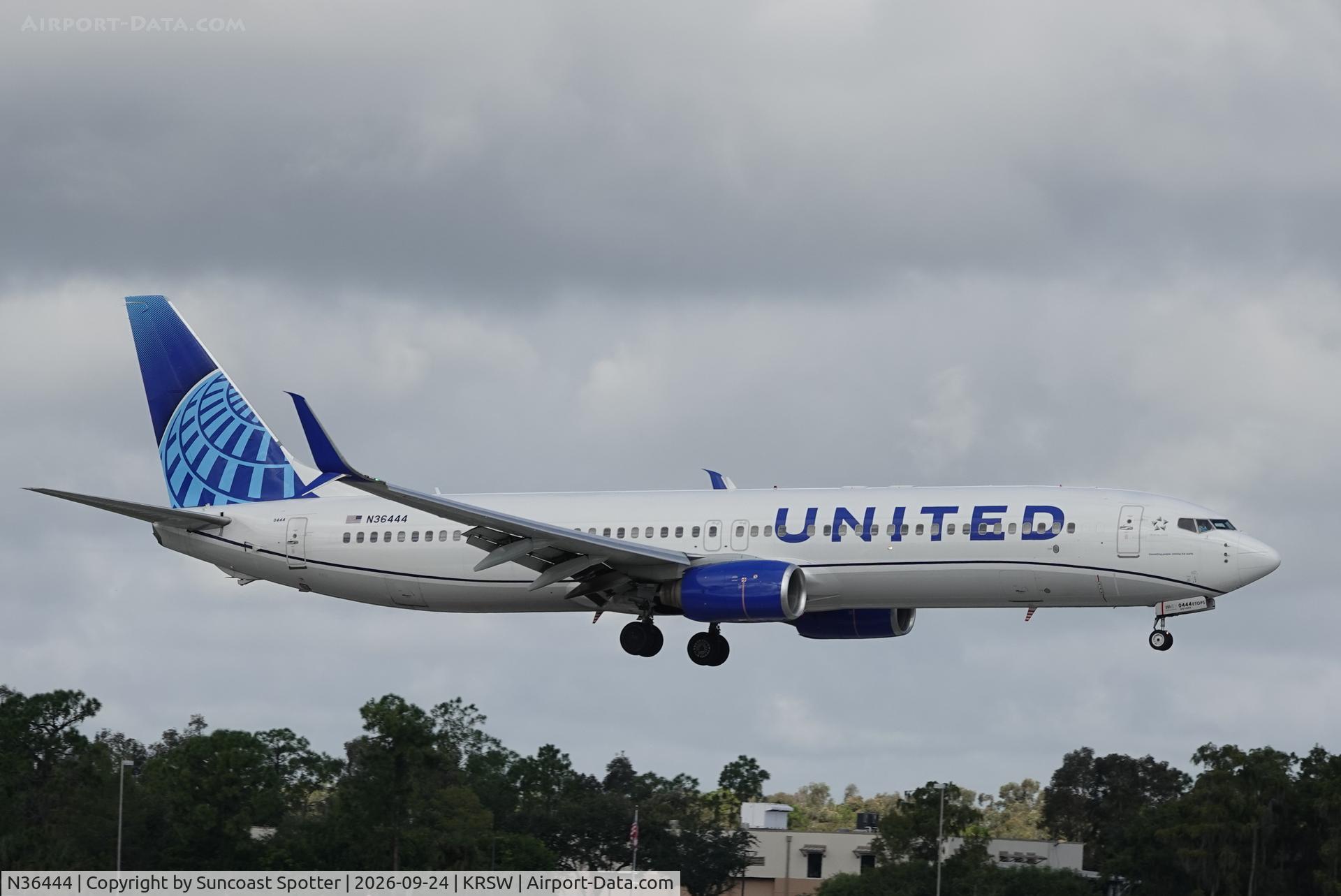 Aircraft N36444, 2010 Boeing 737-924/ER, c/n 31643, United 1115 arrives at Southwest Florida International Airport following flight from Newark-Liberty International Airport, at KRSW, photo by Suncoast Spotter
