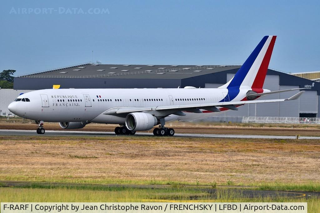 Aircraft F-RARF, 1999 Airbus A330-223, c/n 240, COTAM1275, at LFBD, photo by Jean Christophe Ravon / FRENCHSKY