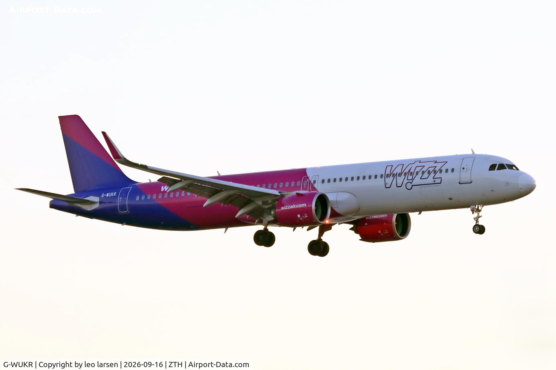 Aircraft G-WUKR, 2022 Airbus A321-271NX, c/n 10871, Zakynthos 16.9.2026, at ZTH, photo by leo larsen