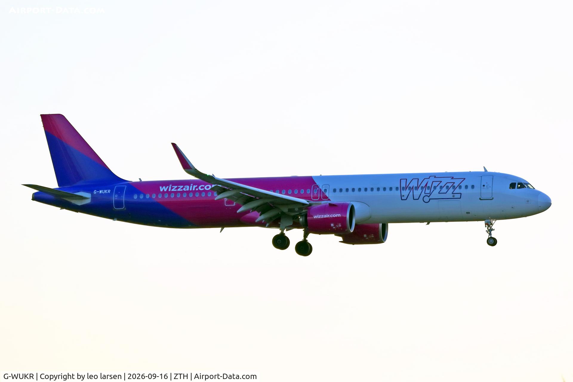 Aircraft G-WUKR, 2022 Airbus A321-271NX, c/n 10871, Zakynthos 16.9.2026, at ZTH, photo by leo larsen
