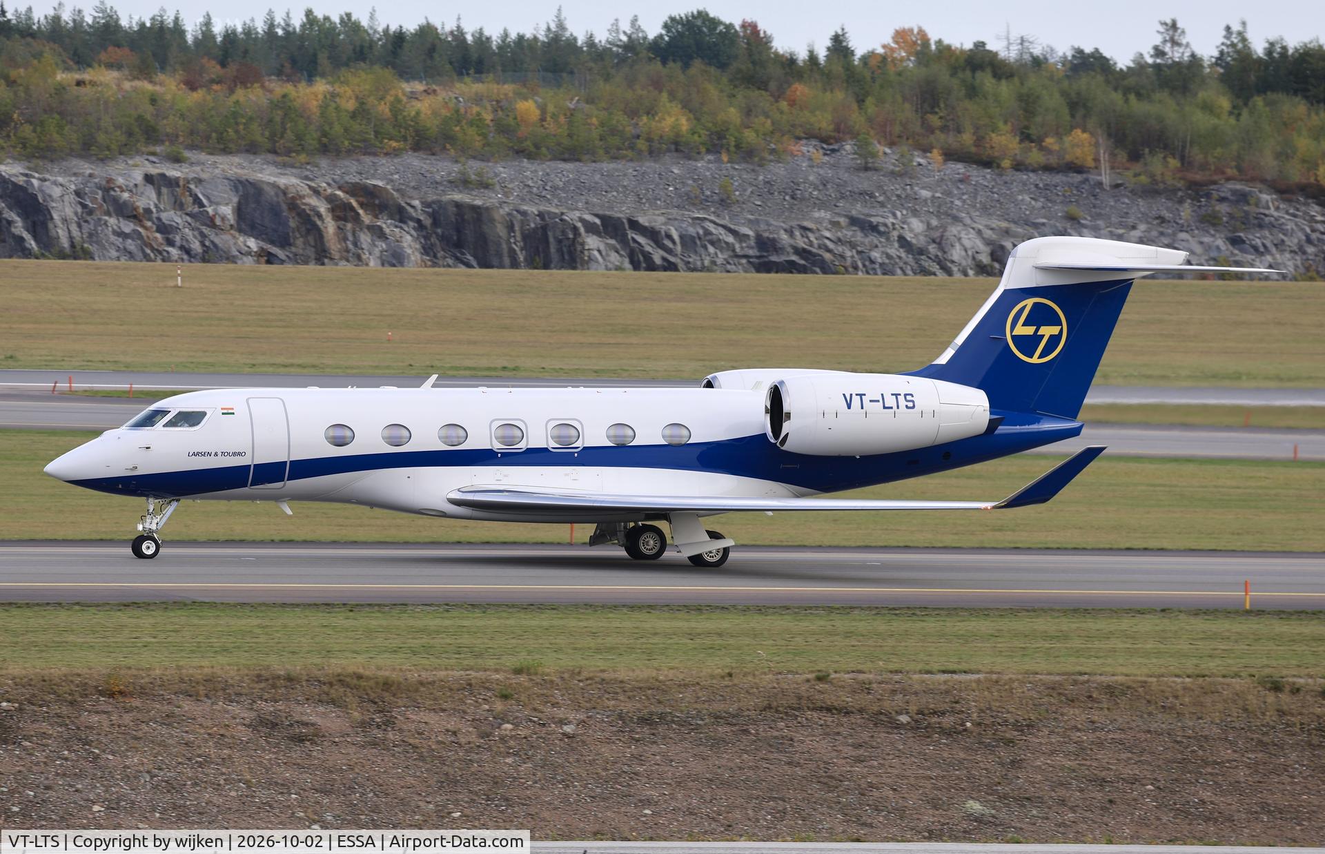 Aircraft VT-LTS, 2025 Gulfstream GVII-G500, c/n 72167, Twy W, at ESSA, photo by wijken