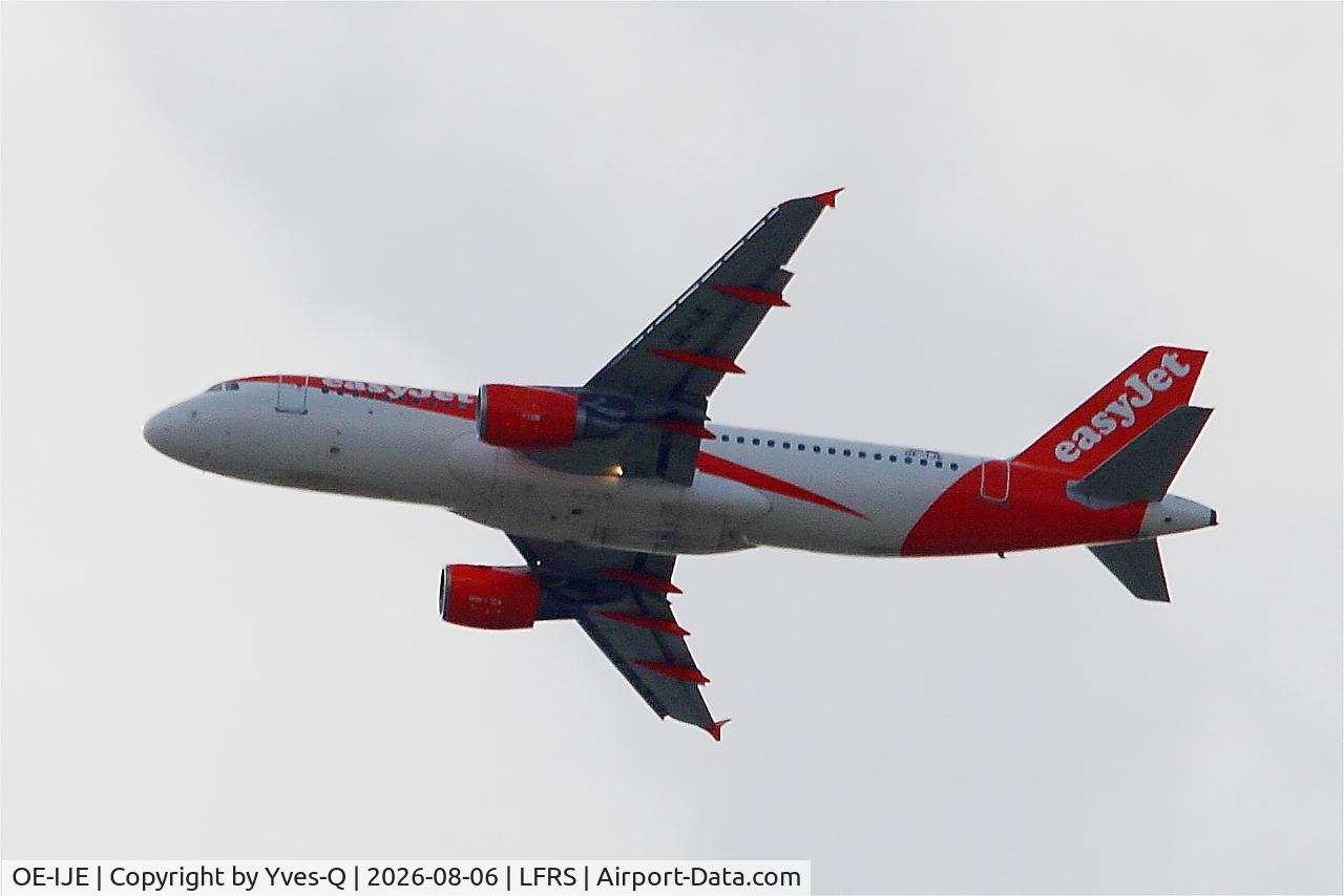 Aircraft OE-IJE, 2011 Airbus A320-214, c/n 4636, Airbus A320-214, Climbing from rwy 03, Nantes-Atlantique airport (LFRS-NTE), at LFRS, photo by Yves-Q
