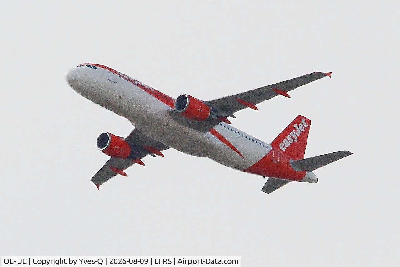 Aircraft OE-IJE, 2011 Airbus A320-214, c/n 4636, Airbus A320-214, Climbing from rwy 03, Nantes-Atlantique airport (LFRS-NTE), at LFRS, photo by Yves-Q