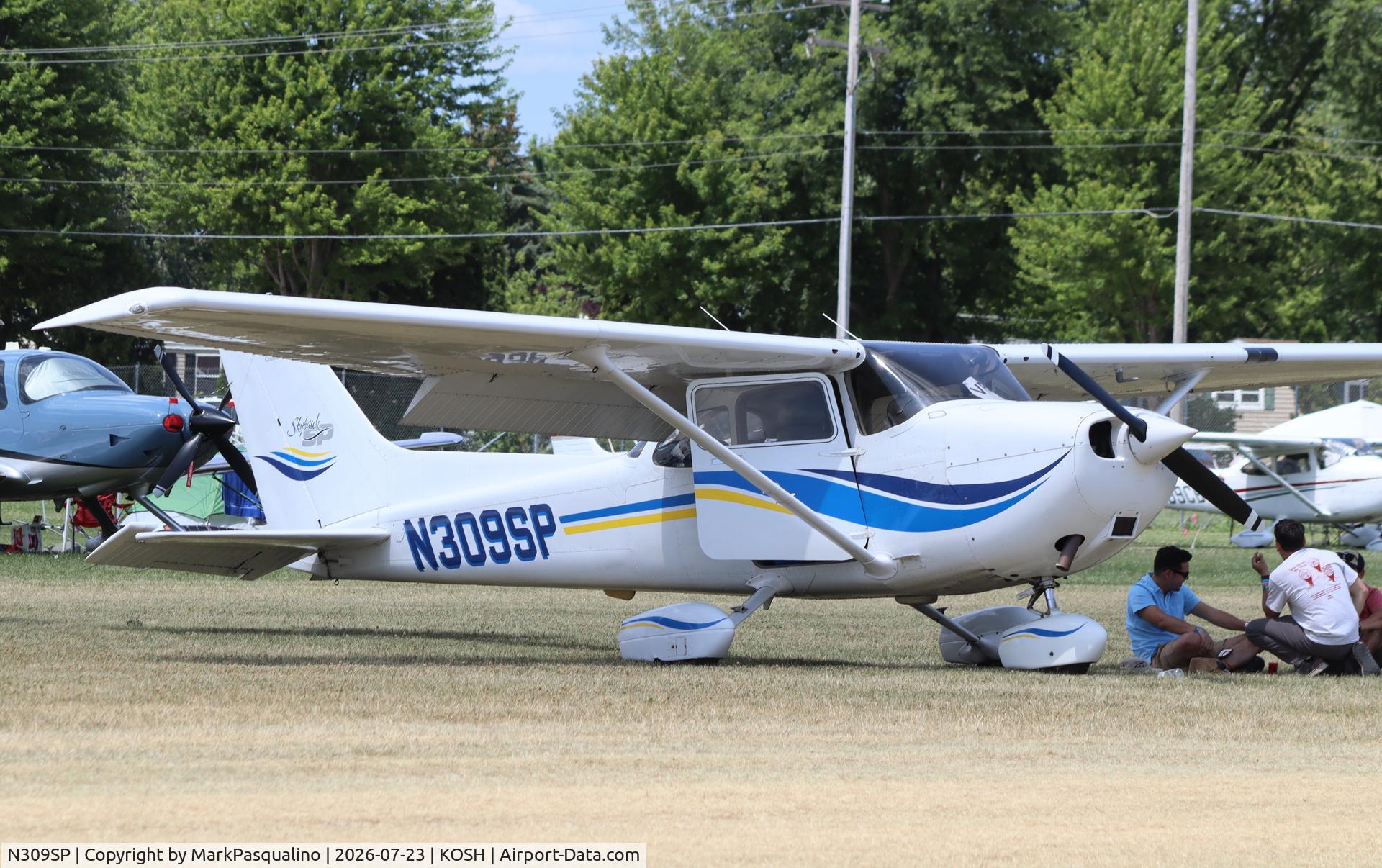 Aircraft N309SP, 1999 Cessna 172S, c/n 172S8245, Cessna 172S, at KOSH, photo by MarkPasqualino
