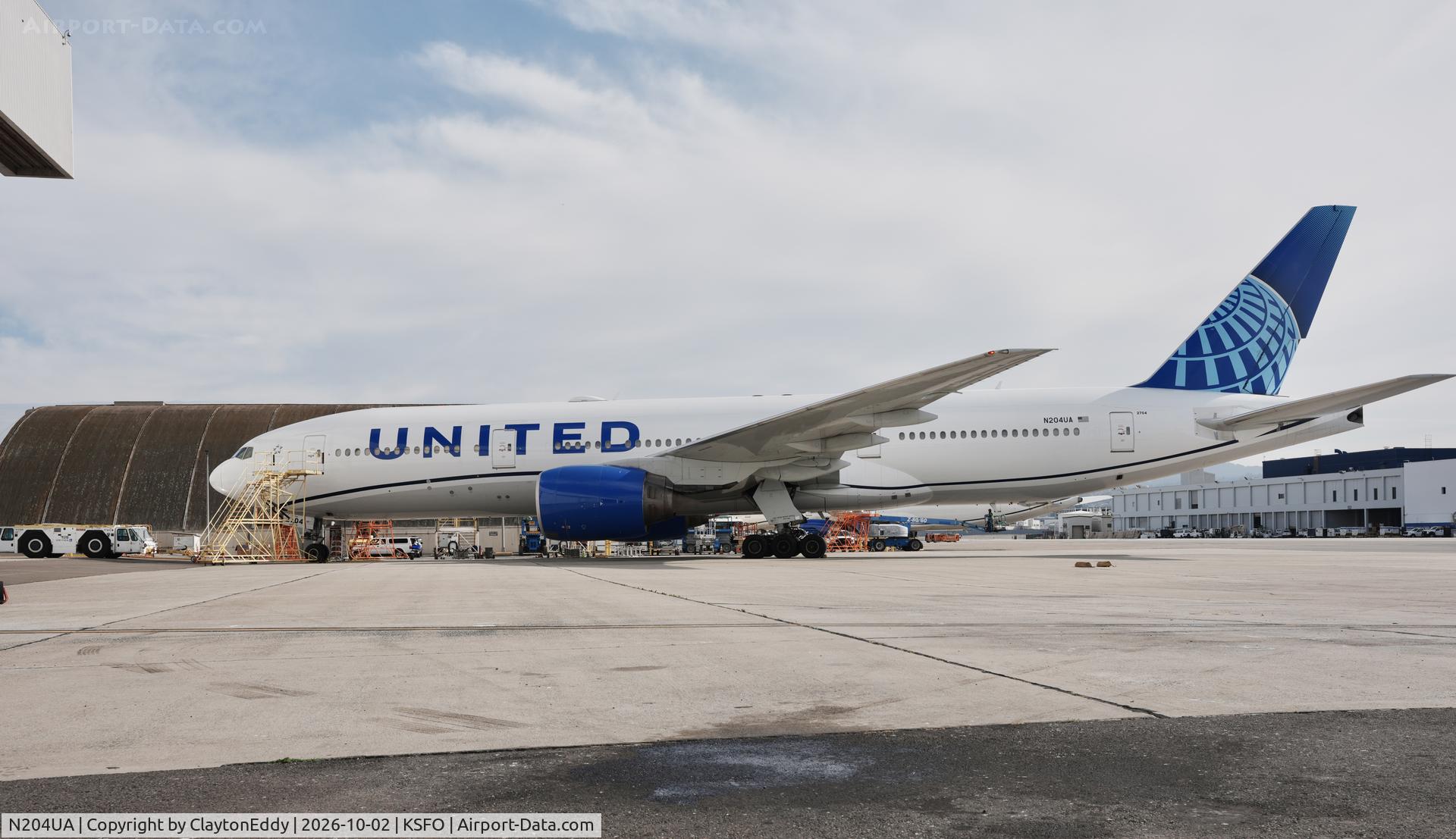 Aircraft N204UA, 1999 Boeing 777-222/ER, c/n 28713 l/n 191, SFO 2026, at KSFO, photo by ClaytonEddy