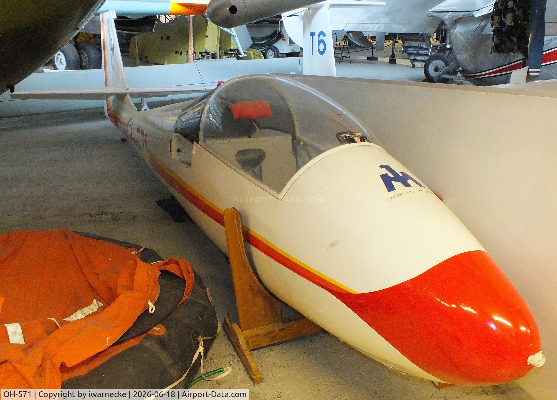 Aircraft OH-571, Polyteknikkojen Ilmailukerho PIK-16c Vasama, c/n 38, Polyteknikkojen Ilmailukerho PIK-16c Vasama (wings dismounted) at the Suomen Ilmailumuseo (Finnish Aviation Museum), Vantaa, photo by iwarnecke