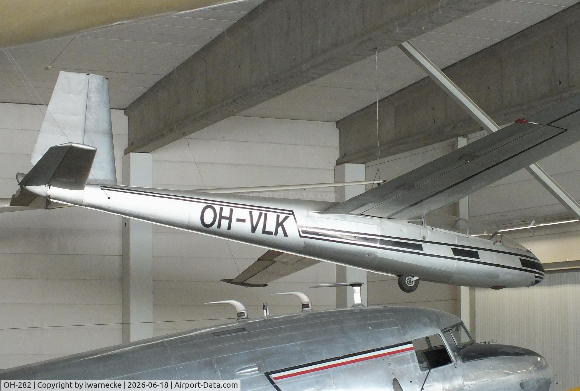 Aircraft OH-282, 1963 Let L-13 N-10 Blanik, c/n 172620, Let L-13 N-10 Blanik at the Suomen Ilmailumuseo (Finnish Aviation Museum), Vantaa, photo by iwarnecke
