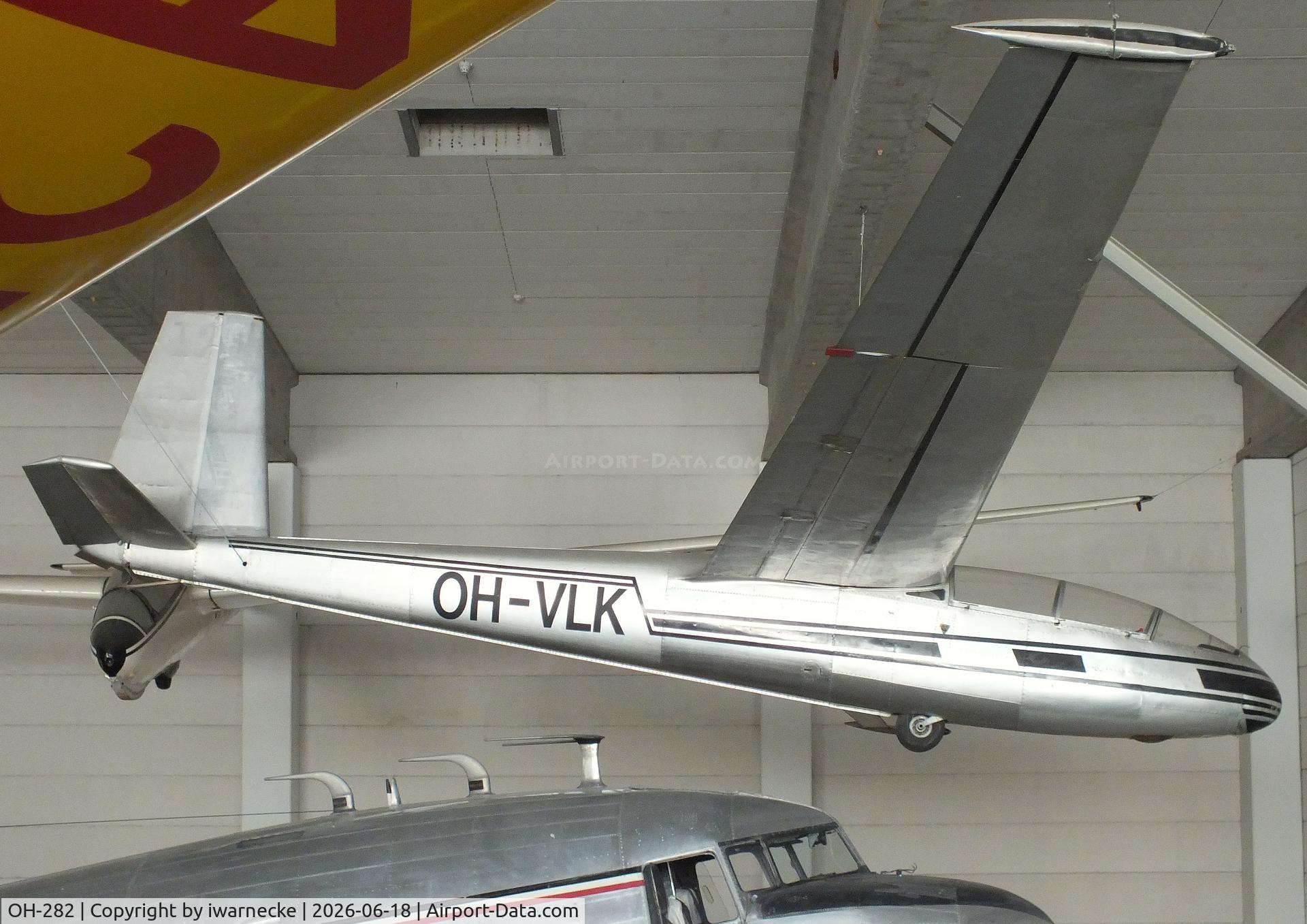 Aircraft OH-282, 1963 Let L-13 N-10 Blanik, c/n 172620, Let L-13 N-10 Blanik at the Suomen Ilmailumuseo (Finnish Aviation Museum), Vantaa, photo by iwarnecke