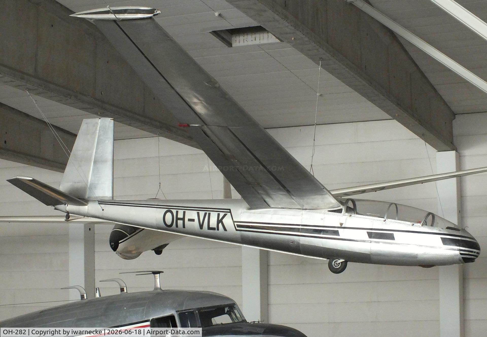 Aircraft OH-282, 1963 Let L-13 N-10 Blanik, c/n 172620, Let L-13 N-10 Blanik at the Suomen Ilmailumuseo (Finnish Aviation Museum), Vantaa, photo by iwarnecke