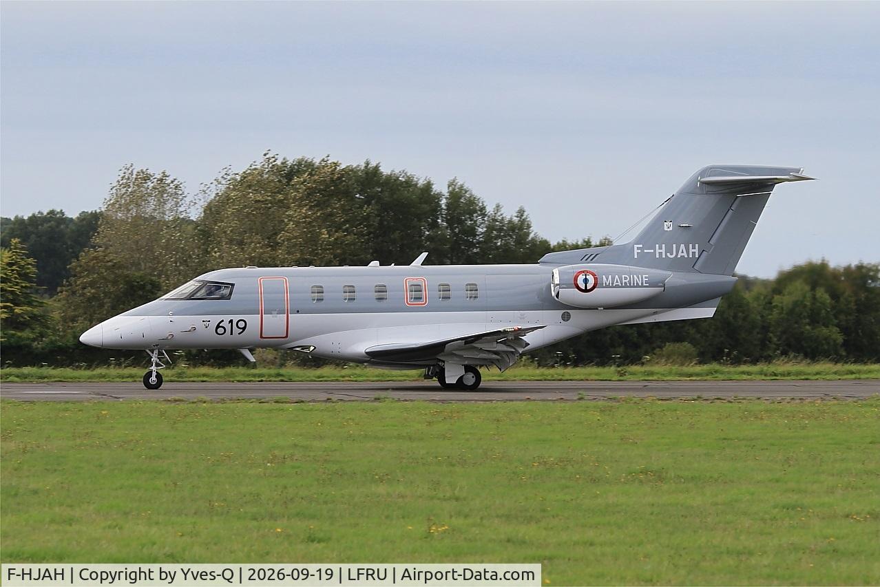 Aircraft F-HJAH, 2025 Pilatus PC-24, c/n 619, Pilatus PC-24, Taxiing rwy 22, Morlaix-Ploujean airport (LFRU-MXN), at LFRU, photo by Yves-Q