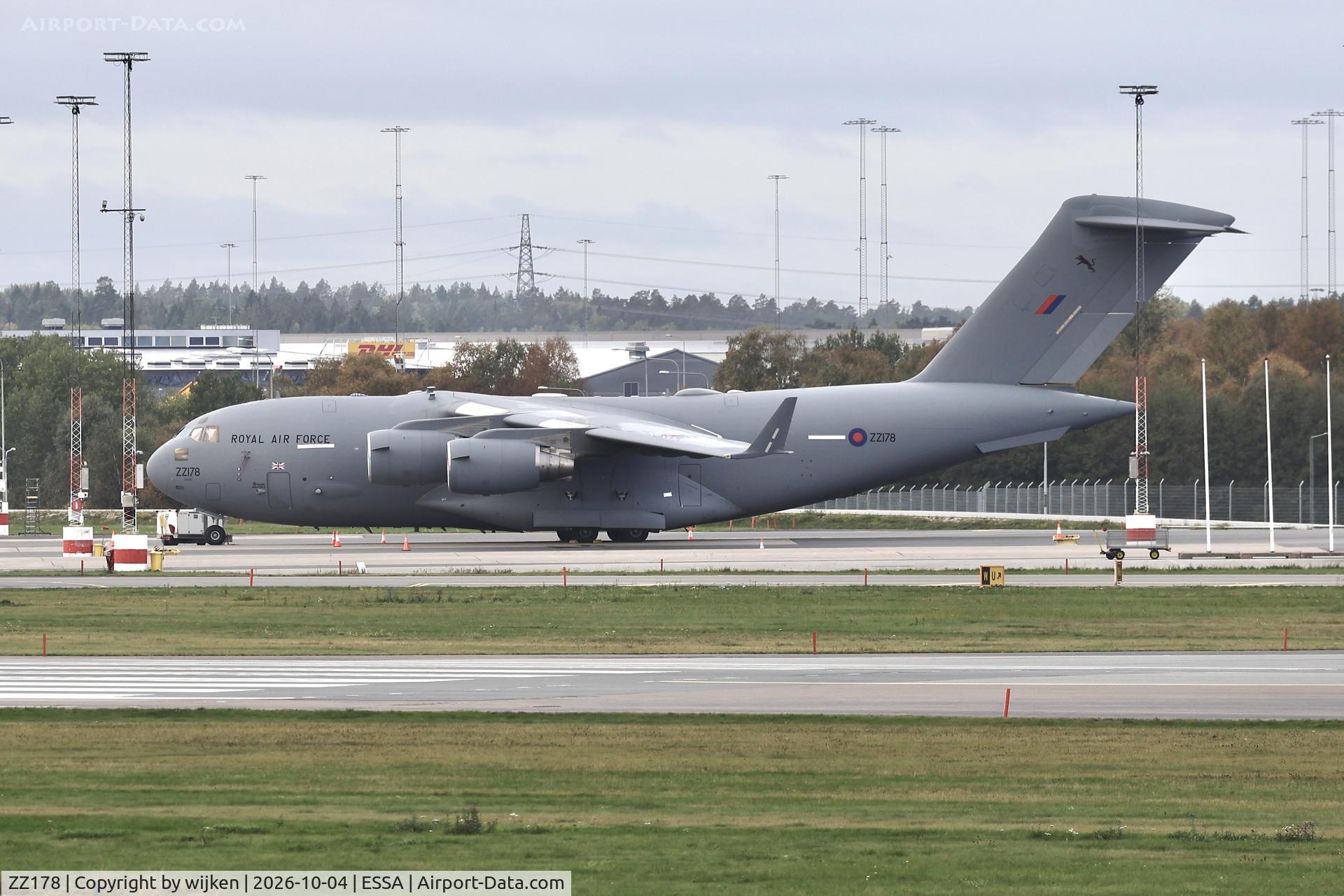 Aircraft ZZ178, 2012 Boeing C-17A Globemaster III, c/n F-245 l/n UK-8, Ramp M, at ESSA, photo by wijken