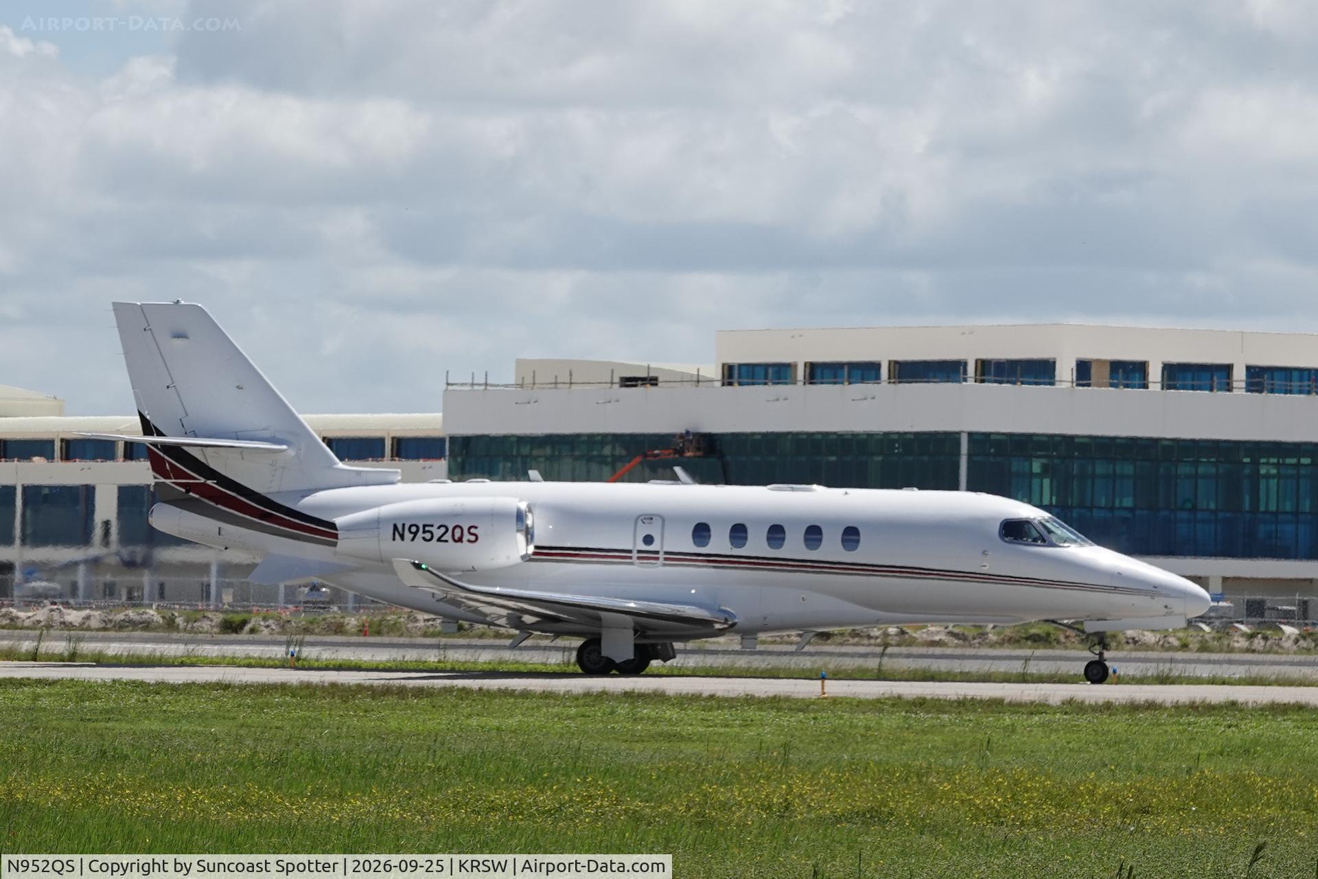 Aircraft N952QS, 2002 Cessna 750 Citation X Citation X, c/n 750-0200, Execjet 952 taxis at Southwest Florida International Airport prior to flight to Boca Raton International Airport, at KRSW, photo by Suncoast Spotter