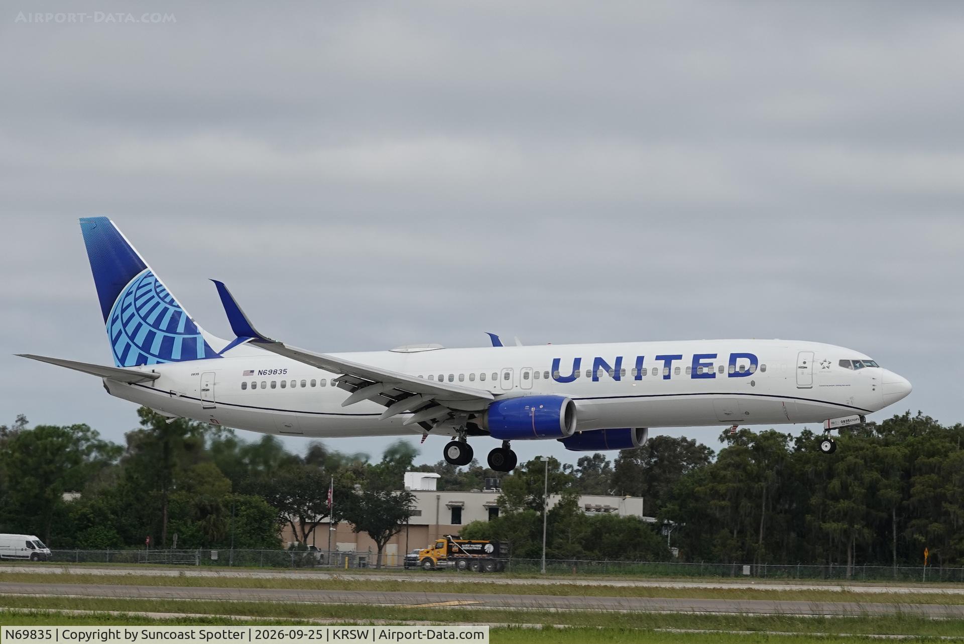 Aircraft N69835, 2014 Boeing 737-924/ER, c/n 60087 l/n 5107, United 1406 arrives at Southwest Florida International Airport following flight from Washington-Dulles International Airport, at KRSW, photo by Suncoast Spotter