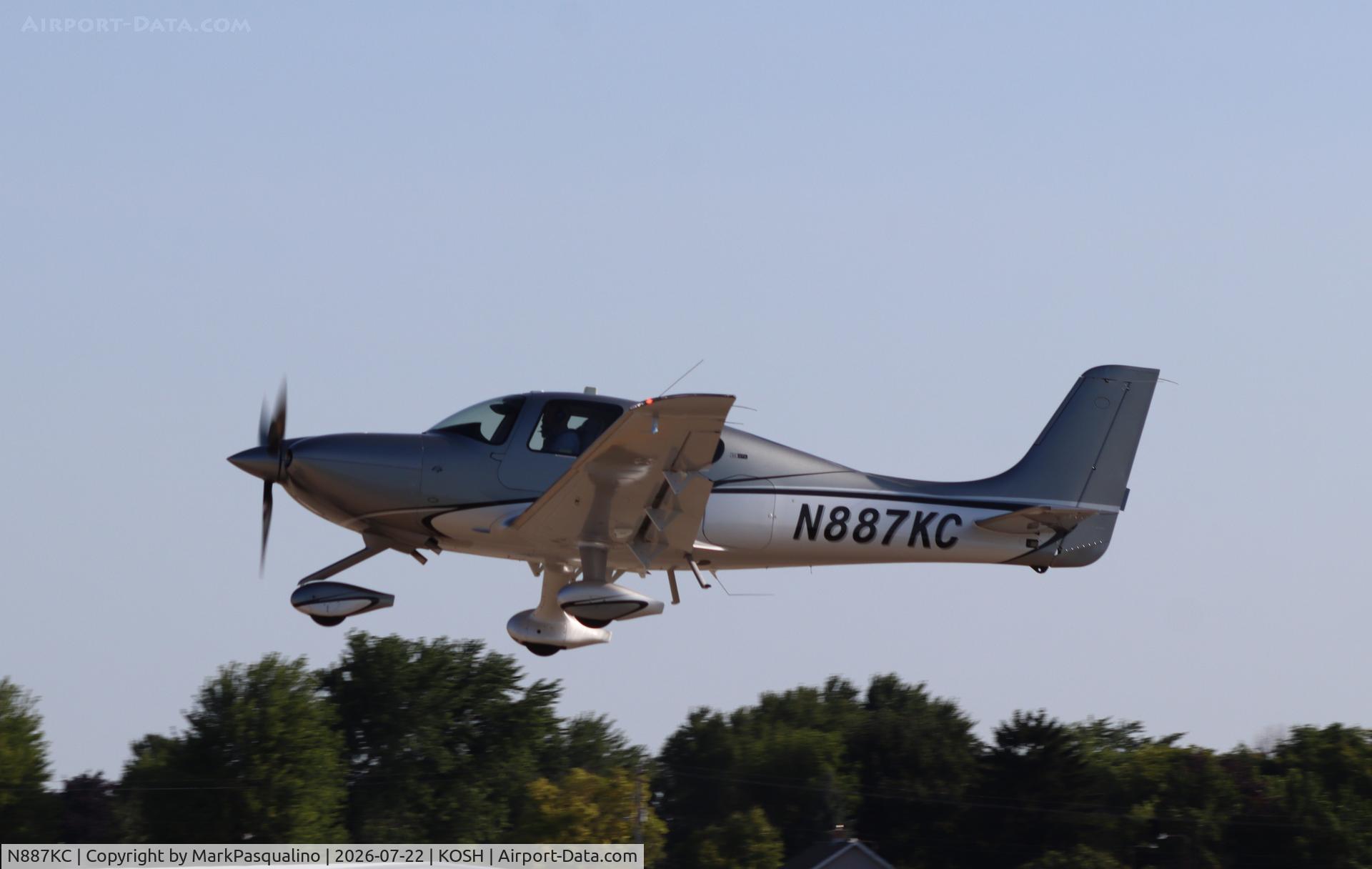 Aircraft N887KC, 2025 Cirrus Design Corp SR22, c/n 10691, Cirrus SR22, at KOSH, photo by MarkPasqualino