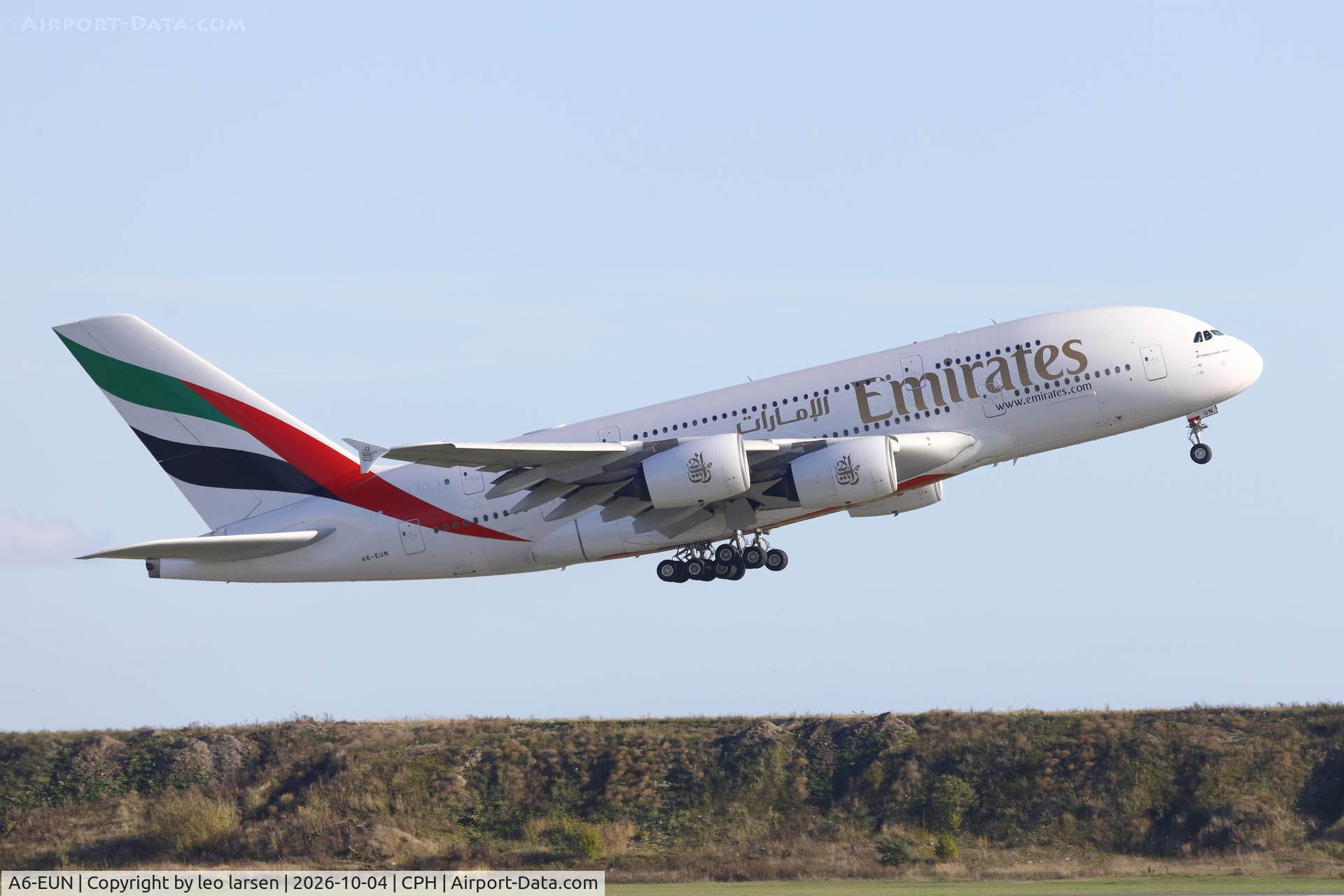 Aircraft A6-EUN, 2016 Airbus A380-842, c/n 226, Copenhagen 4.10.206, at CPH, photo by leo larsen