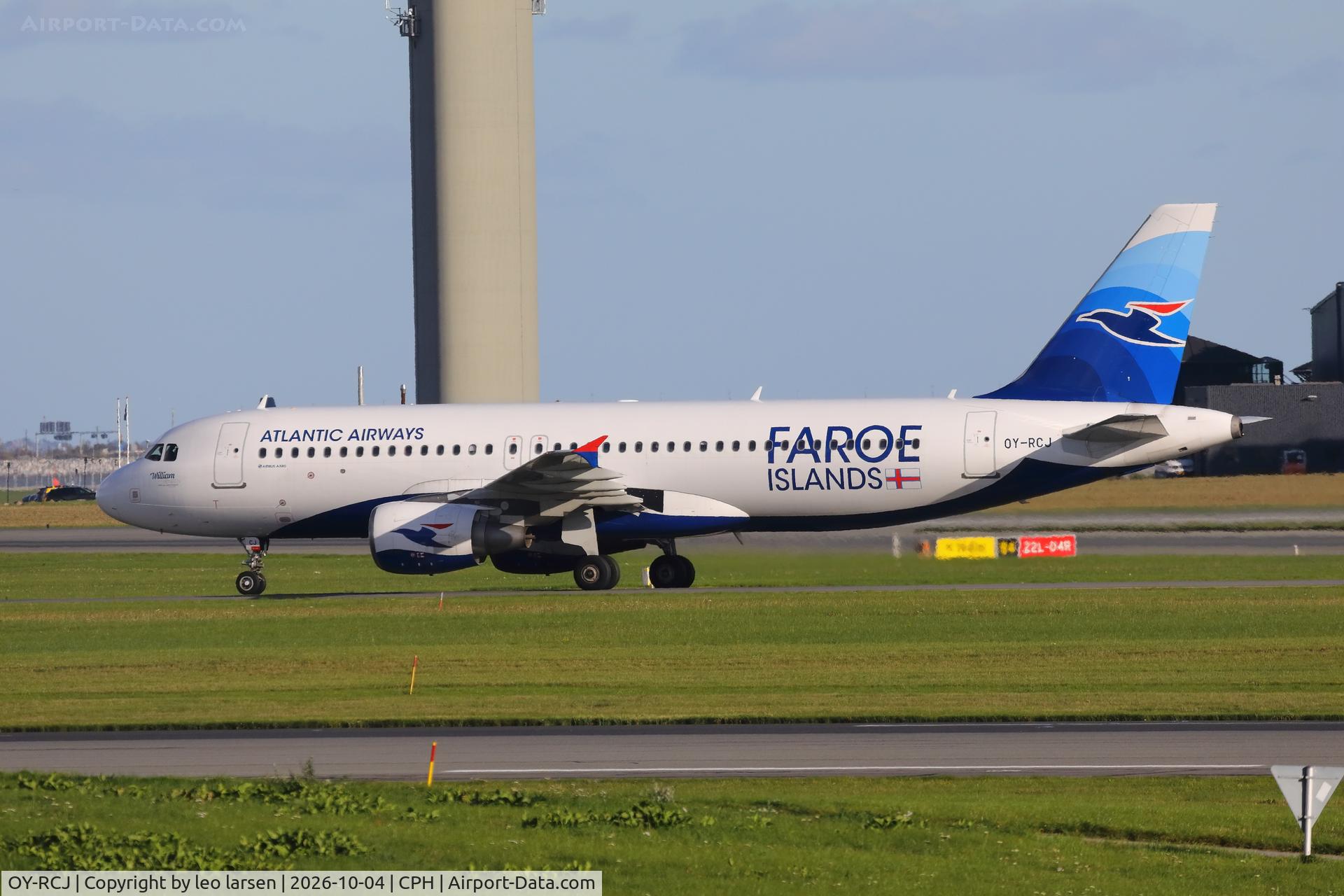 Aircraft OY-RCJ, 2016 Airbus A320-214, c/n 7465, Copenhagen 4.10.2026, at CPH, photo by leo larsen