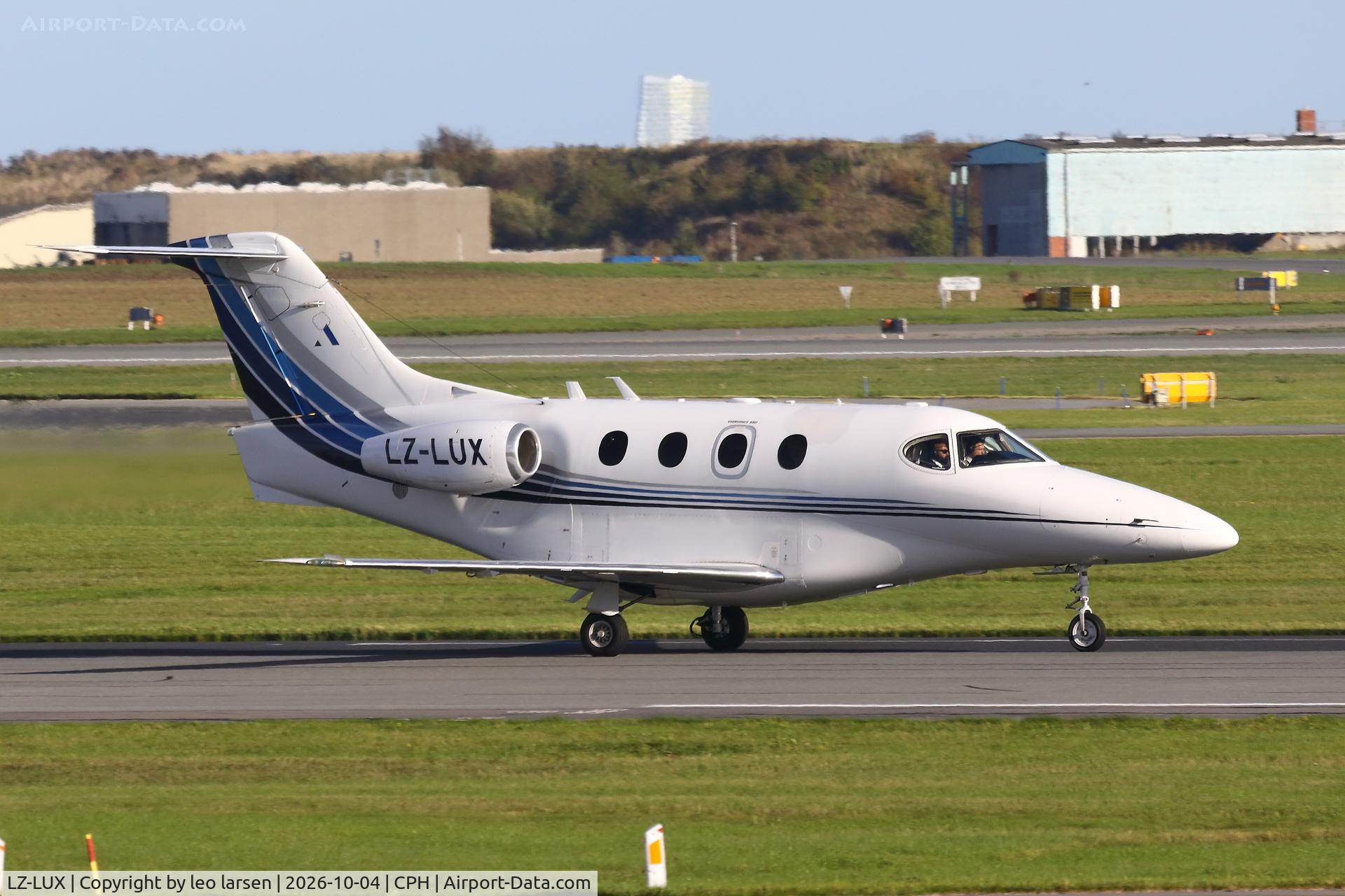 Aircraft LZ-LUX, 2003 Beech 390 Premier I, c/n RB-57, Copenhagen 4.10.2026, at CPH, photo by leo larsen