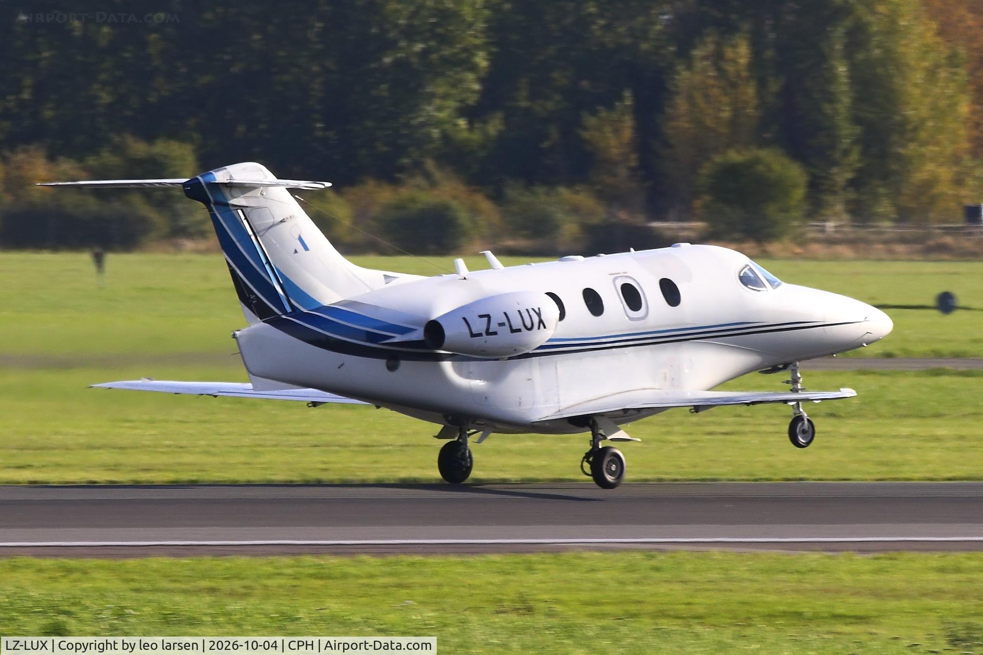 Aircraft LZ-LUX, 2003 Beech 390 Premier I, c/n RB-57, Copenhagen 4.10.2026, at CPH, photo by leo larsen