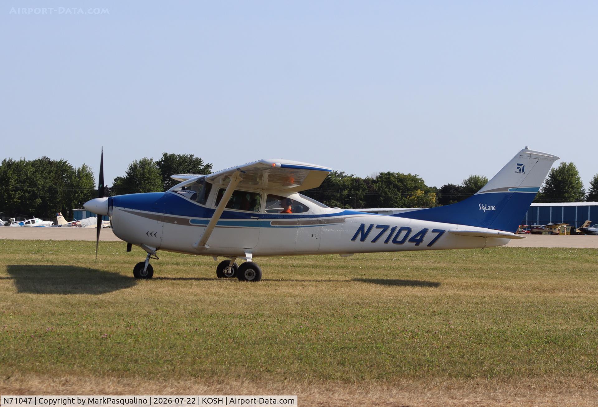 Aircraft N71047, 1968 Cessna 182M Skylane, c/n 18259472, Cessna 182M, at KOSH, photo by MarkPasqualino