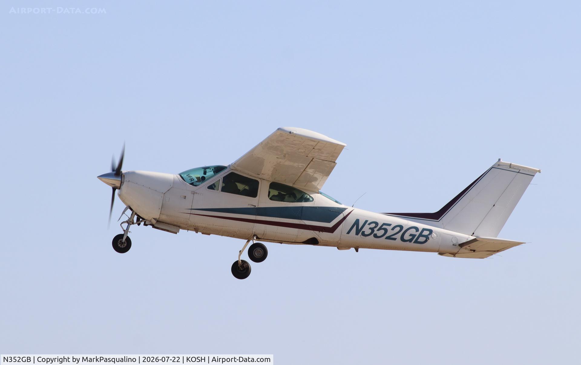 Aircraft N352GB, 1976 Cessna 177RG Cardinal, c/n 177RG1075, Cessna 177RG, at KOSH, photo by MarkPasqualino