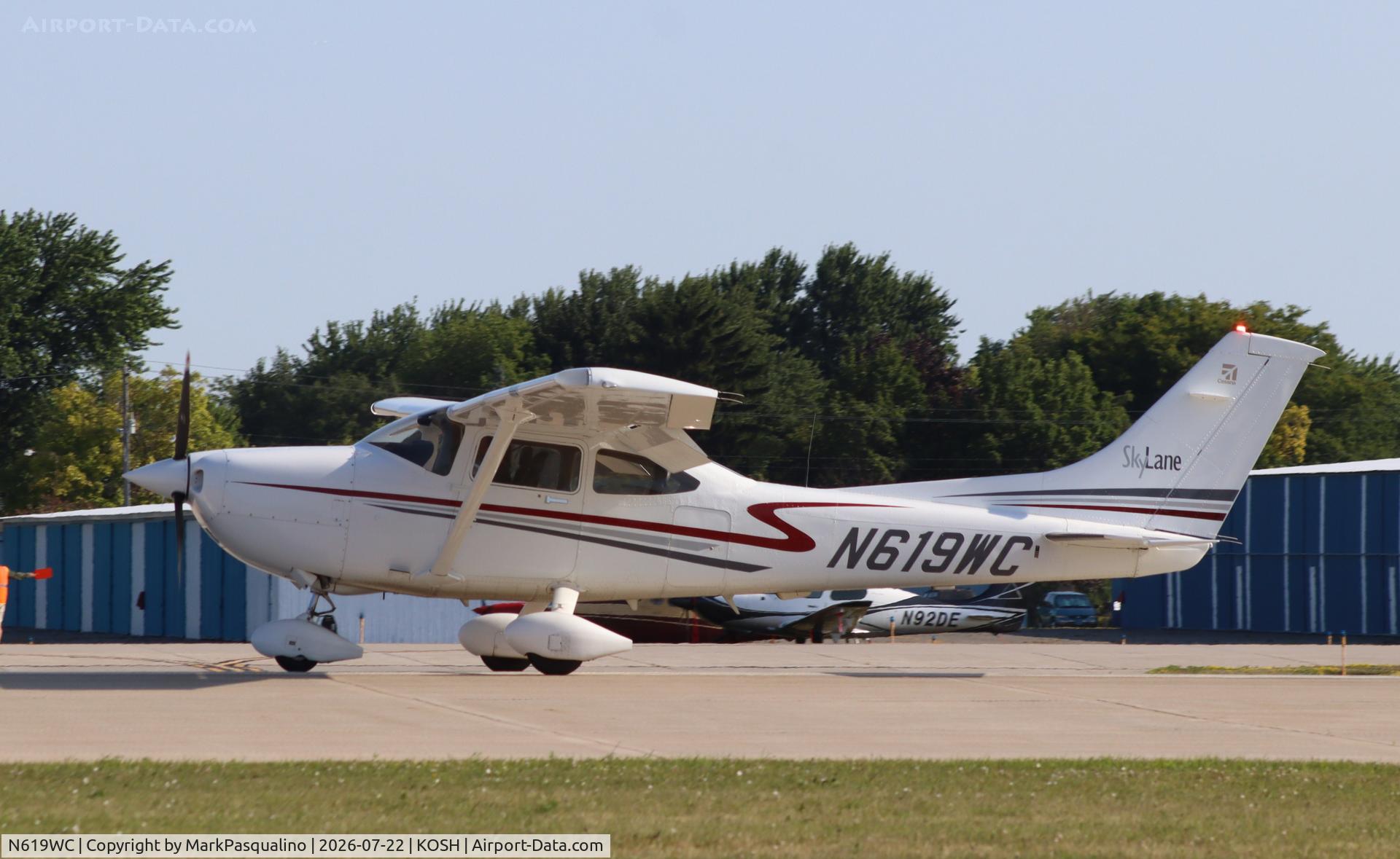 Aircraft N619WC, 2001 Cessna 182T Skylane, c/n 18280993, Cessna 182T, at KOSH, photo by MarkPasqualino