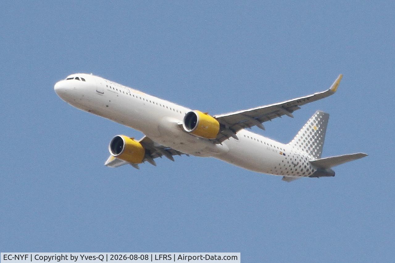 Aircraft EC-NYF, Airbus 321-271NX, c/n 11377, Airbus 321-271NX, long approach rwy 21, Nantes-Atlantique airport (LFRS-NTE), at LFRS, photo by Yves-Q