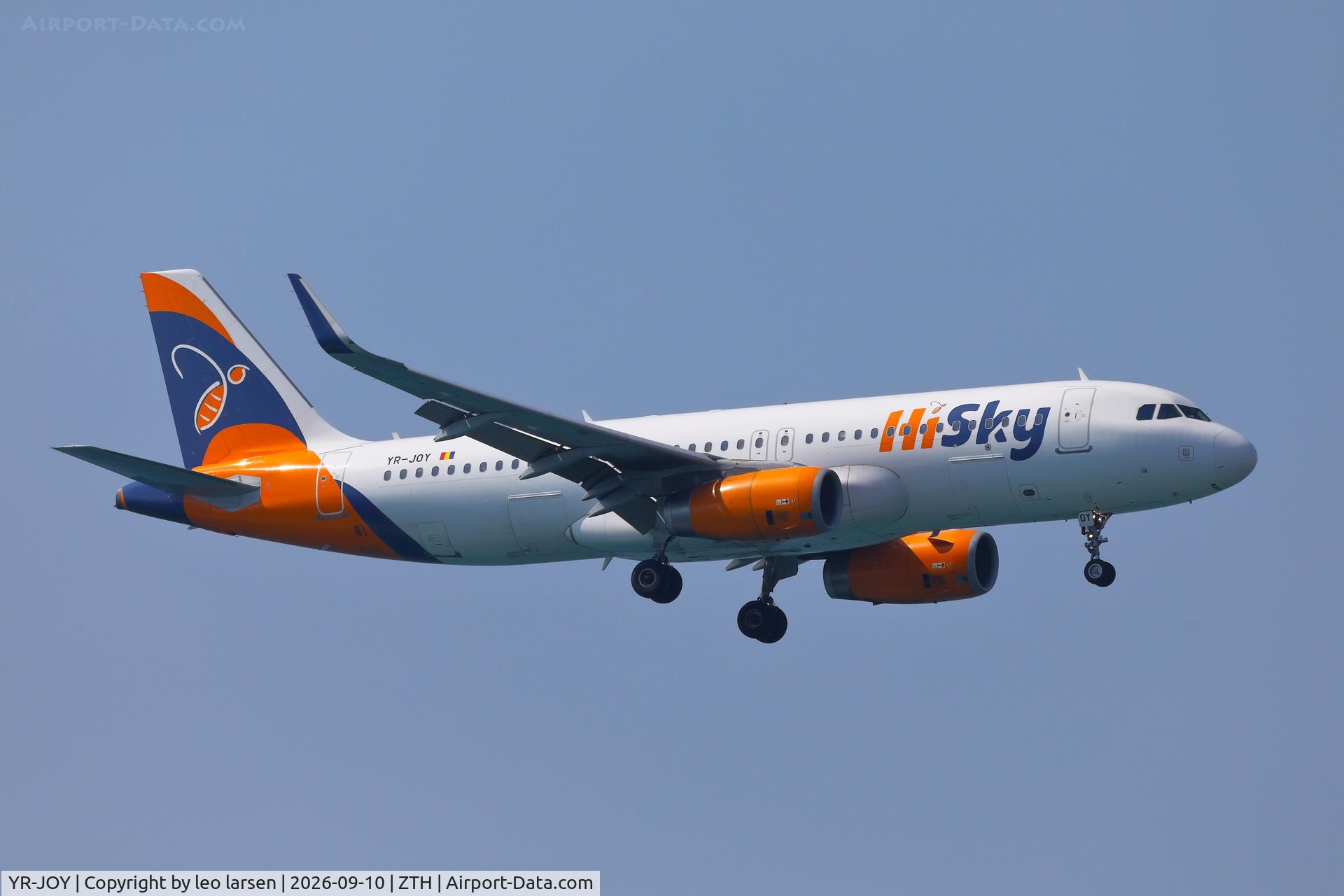 Aircraft YR-JOY, 2015 Airbus A320-232 W, c/n 6513, Zakynthos 10.9.2026, at ZTH, photo by leo larsen