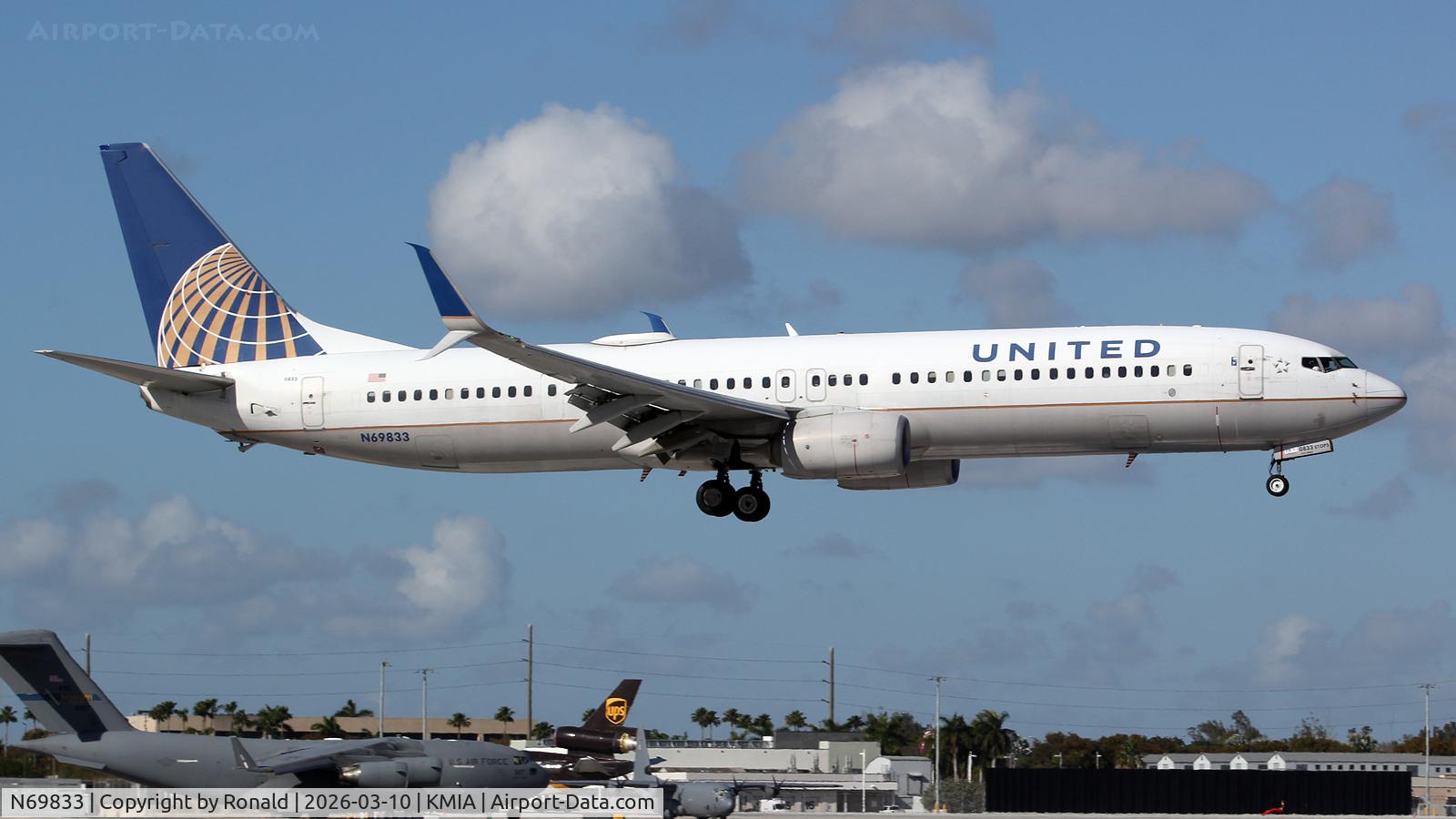 Aircraft N69833, 2014 Boeing 737-924/ER, c/n 44565 l/n 5074, at mia, at KMIA, photo by Ronald