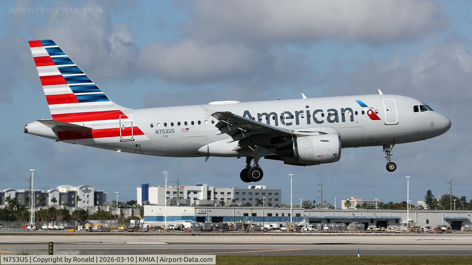 Aircraft N753US, 2000 Airbus A319-112, c/n 1326, at mia, at KMIA, photo by Ronald