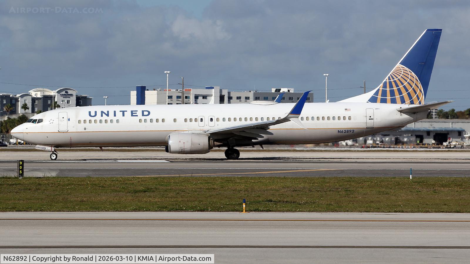 Aircraft N62892, 2015 Boeing 737-924/ER, c/n 42195 l/n 5620, at mia, at KMIA, photo by Ronald