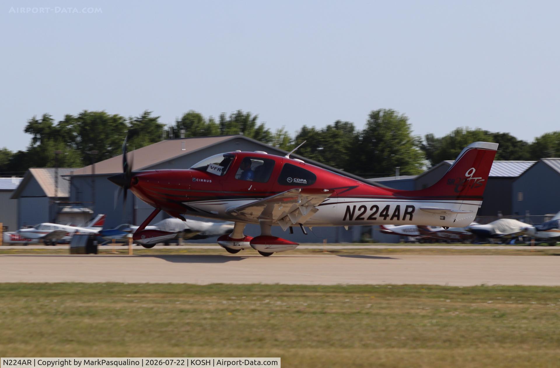 Aircraft N224AR, 2001 Cirrus SR22 GTS, c/n 0137, Cirrus SR22 GTS, at KOSH, photo by MarkPasqualino