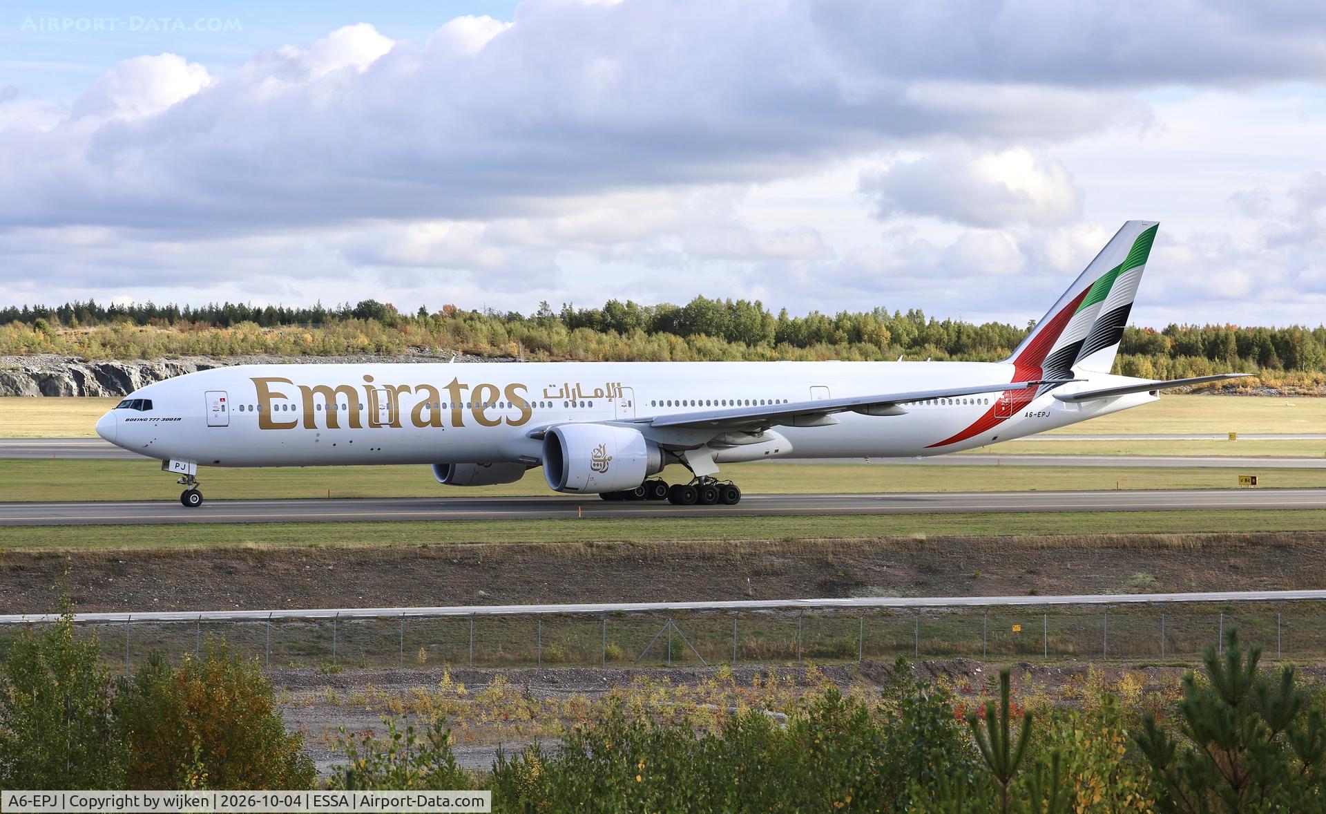 Aircraft A6-EPJ, 2016 Boeing 777-36N/ER, c/n 42329 l/n 1372, Twy W, at ESSA, photo by wijken
