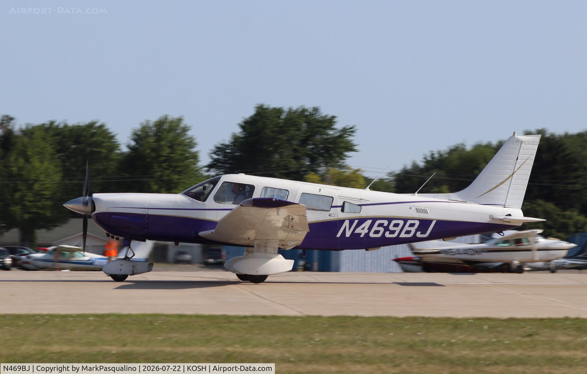 Aircraft N469BJ, 1981 Piper PA-32-301 Saratoga, c/n 32-8206017, Piper PA-32-301, at KOSH, photo by MarkPasqualino