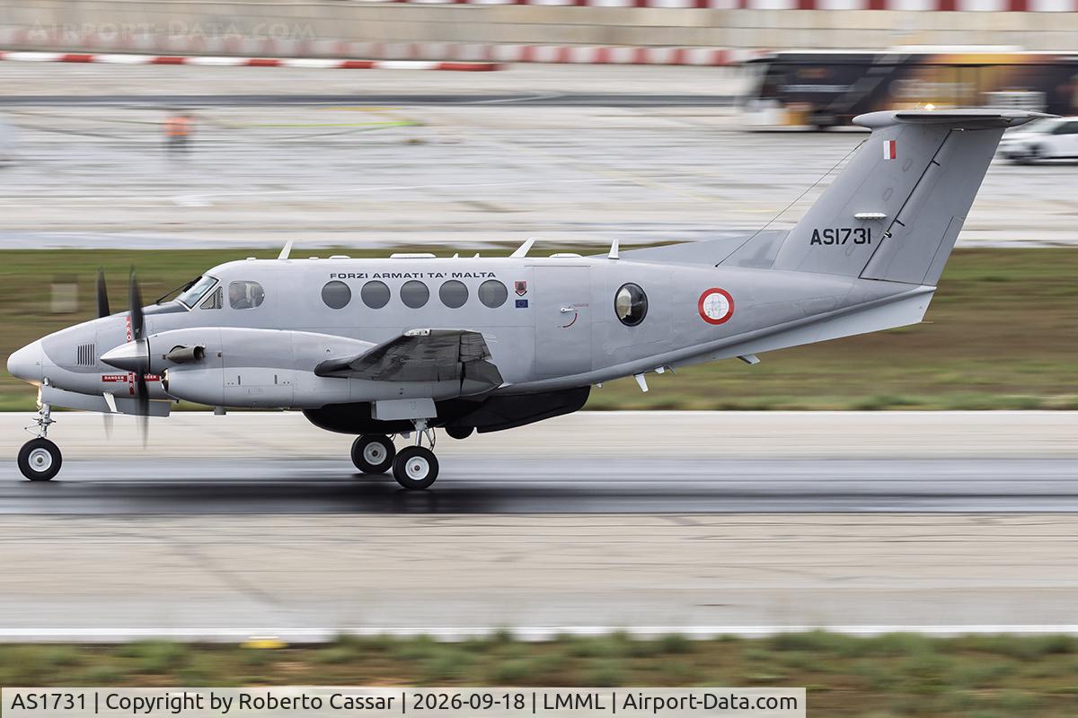 Aircraft AS1731, 2015 Beechcraft B200GT, c/n BY-249, Runway 31, at LMML, photo by Roberto Cassar