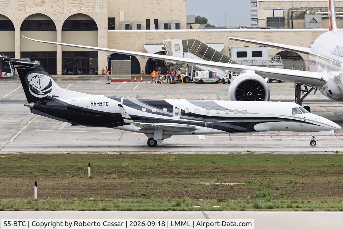Aircraft S5-BTC, 2025 Embraer EMB-135BJ Legacy 600, c/n 14501100, Park 9, at LMML, photo by Roberto Cassar