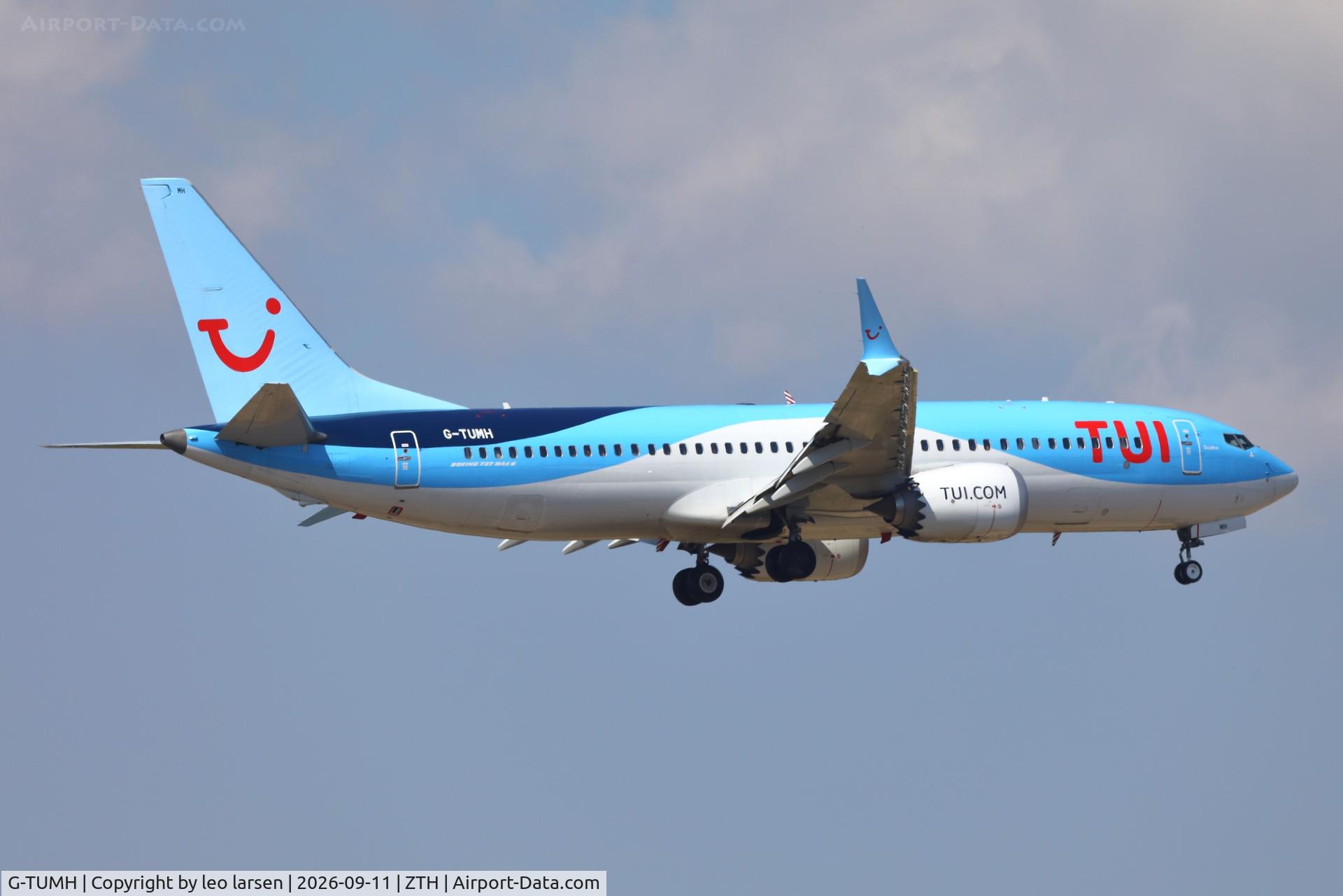 Aircraft G-TUMH, 2019 Boeing 737-8 MAX, c/n 44602, Zakynthos 11.9.2026, at ZTH, photo by leo larsen