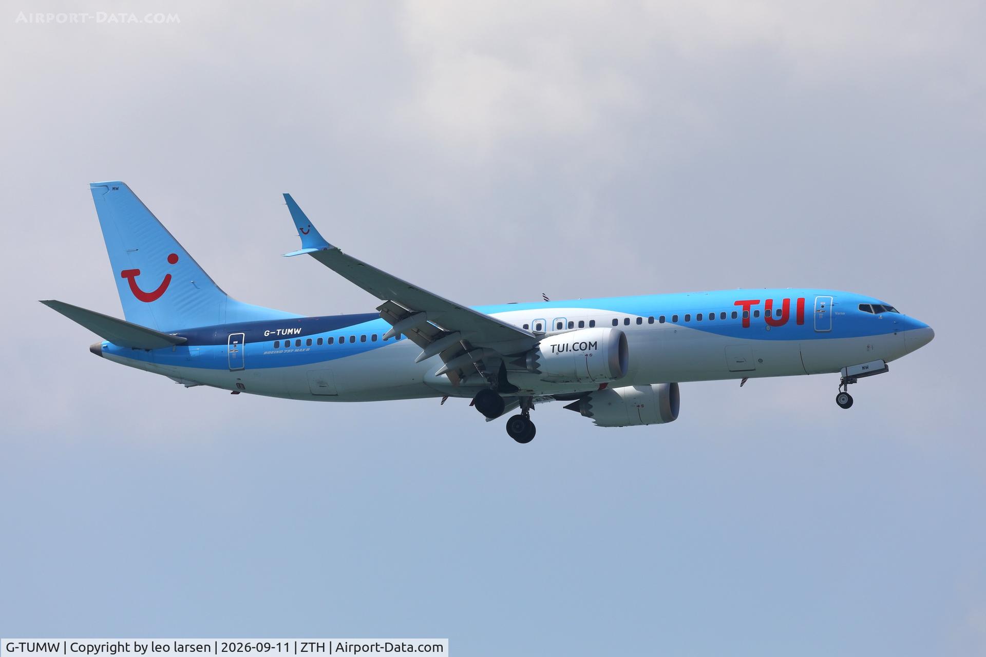 Aircraft G-TUMW, 2022 Boeing 737-8 MAX, c/n 44615, Zakynthos 11.9.2026, at ZTH, photo by leo larsen