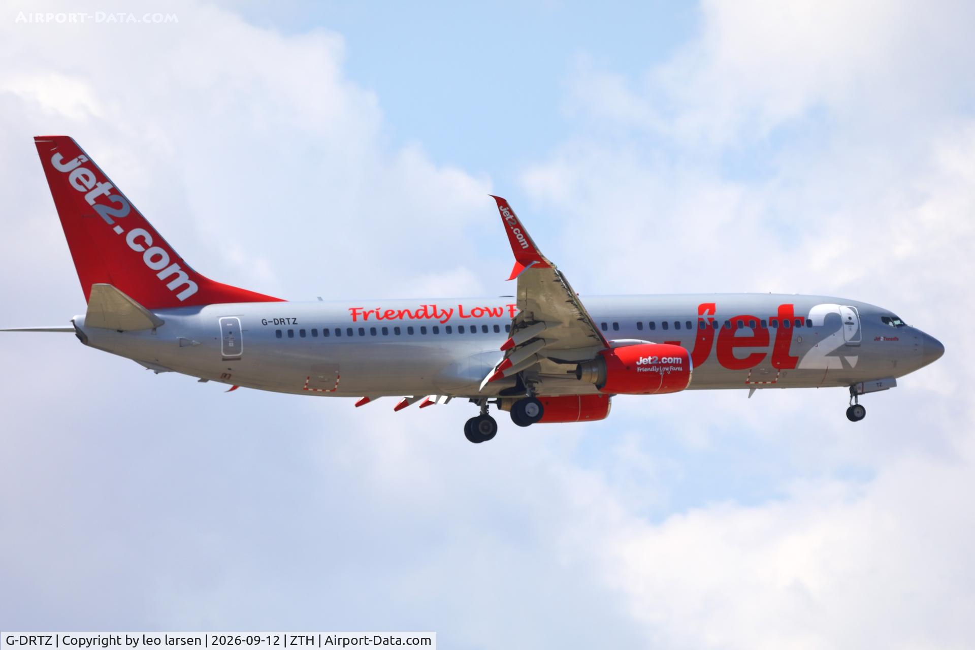 Aircraft G-DRTZ, 2004 Boeing 737-8AS, c/n 33557 l/n 1438, Zakynthos 12.9.2026, at ZTH, photo by leo larsen